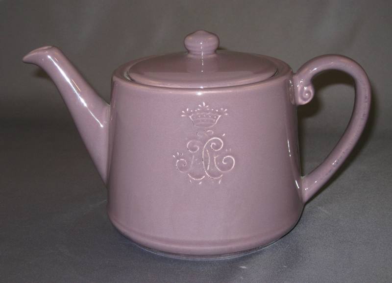 Corona Viola Tea Pot